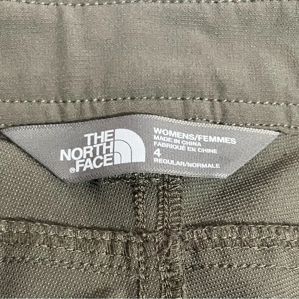 The North Face Cargo Shorts- Women's 4